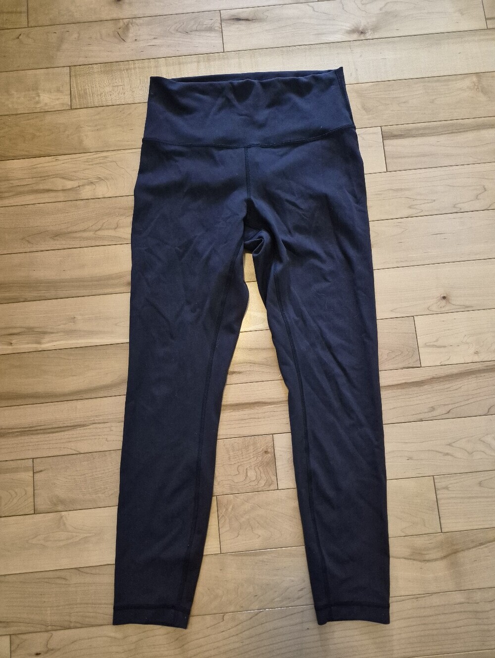 Lululemon women's size 8 black cropped leggings